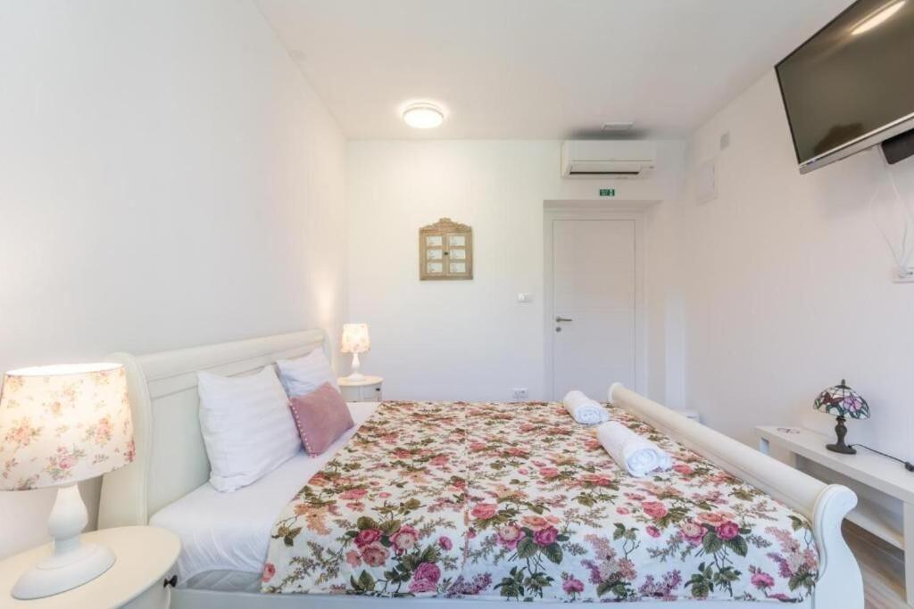 Apartments And Room Poesia 스플리트 외부 사진